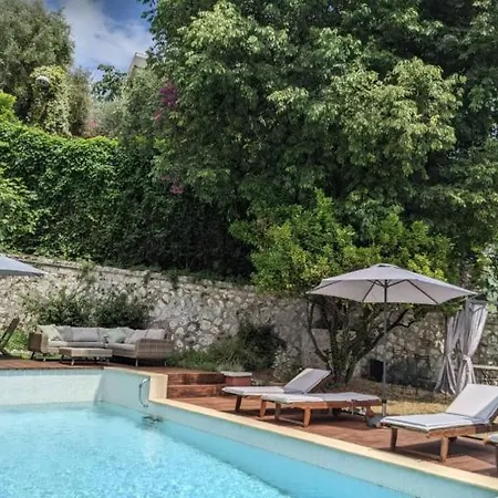 Adelaida Villa *